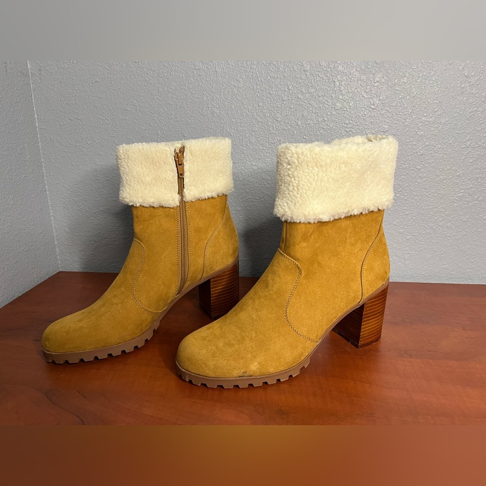 Crown & Ivy Women’s Tara Tan & Fur Top Ankle Zipper Booties Size 9.5M Winter
